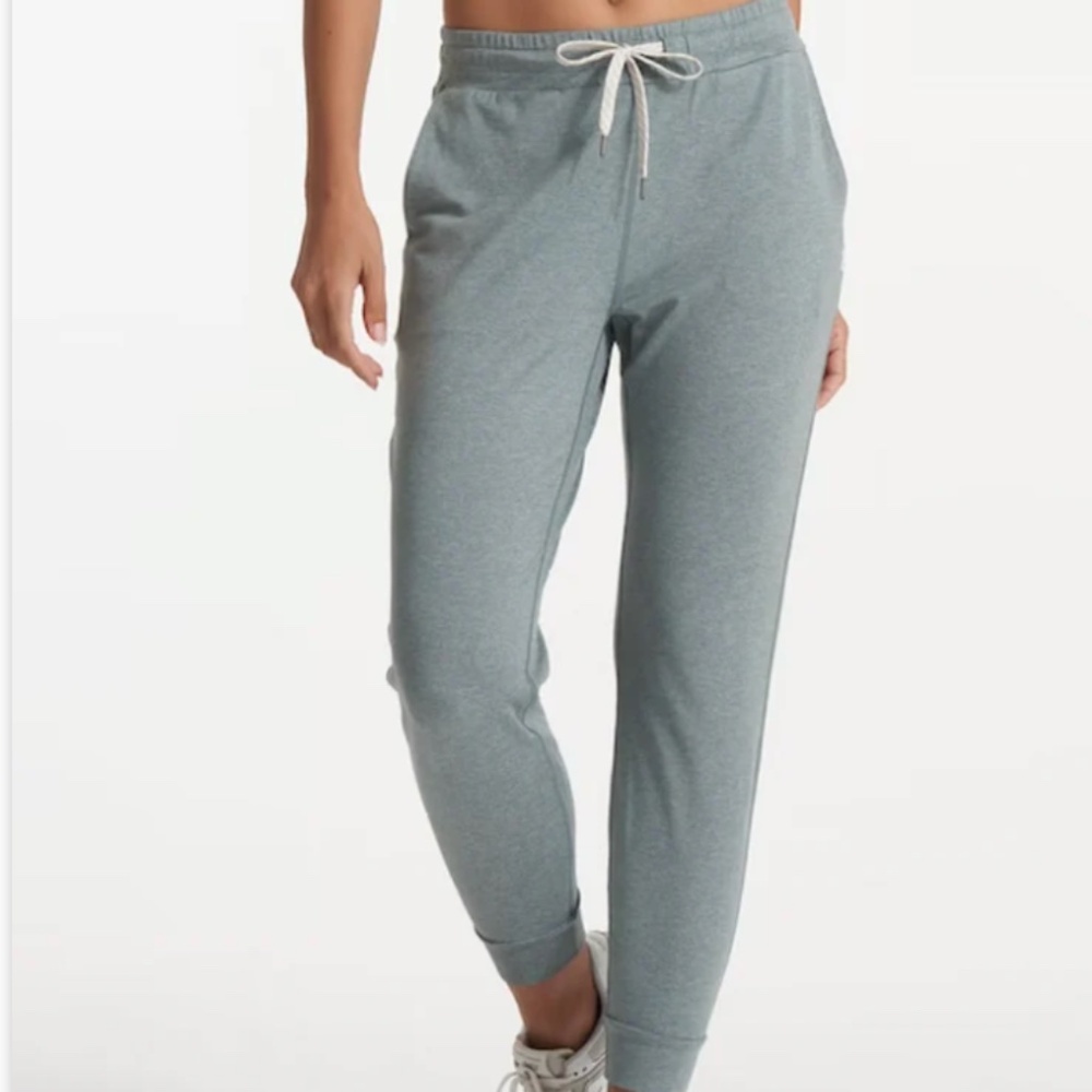 Vuori Women's Light Slate Gray Joggers